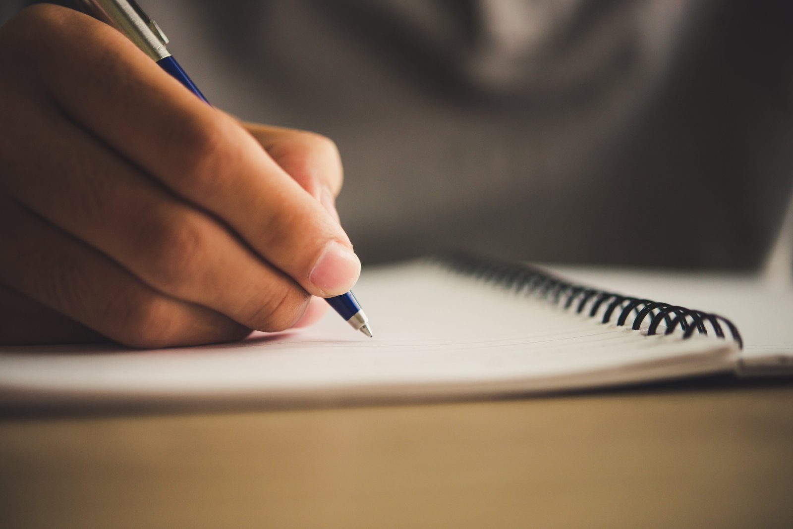 Seni Copywriting: Cara Menyampaikan Pesan Sederhana & Tajam yang Melipatgandakan Penjualan